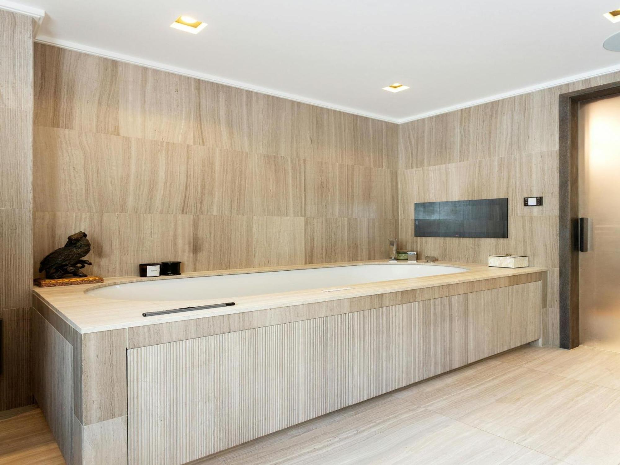 Remote Prairie Apartment Madrid